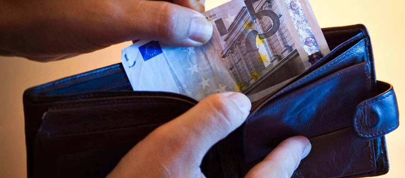 Οι «τυχεροί» που θα δουν κέρδος πάνω από 1.000 ευρώ τον χρόνο από την κατάργηση της εισφοράς αλληλεγγύης